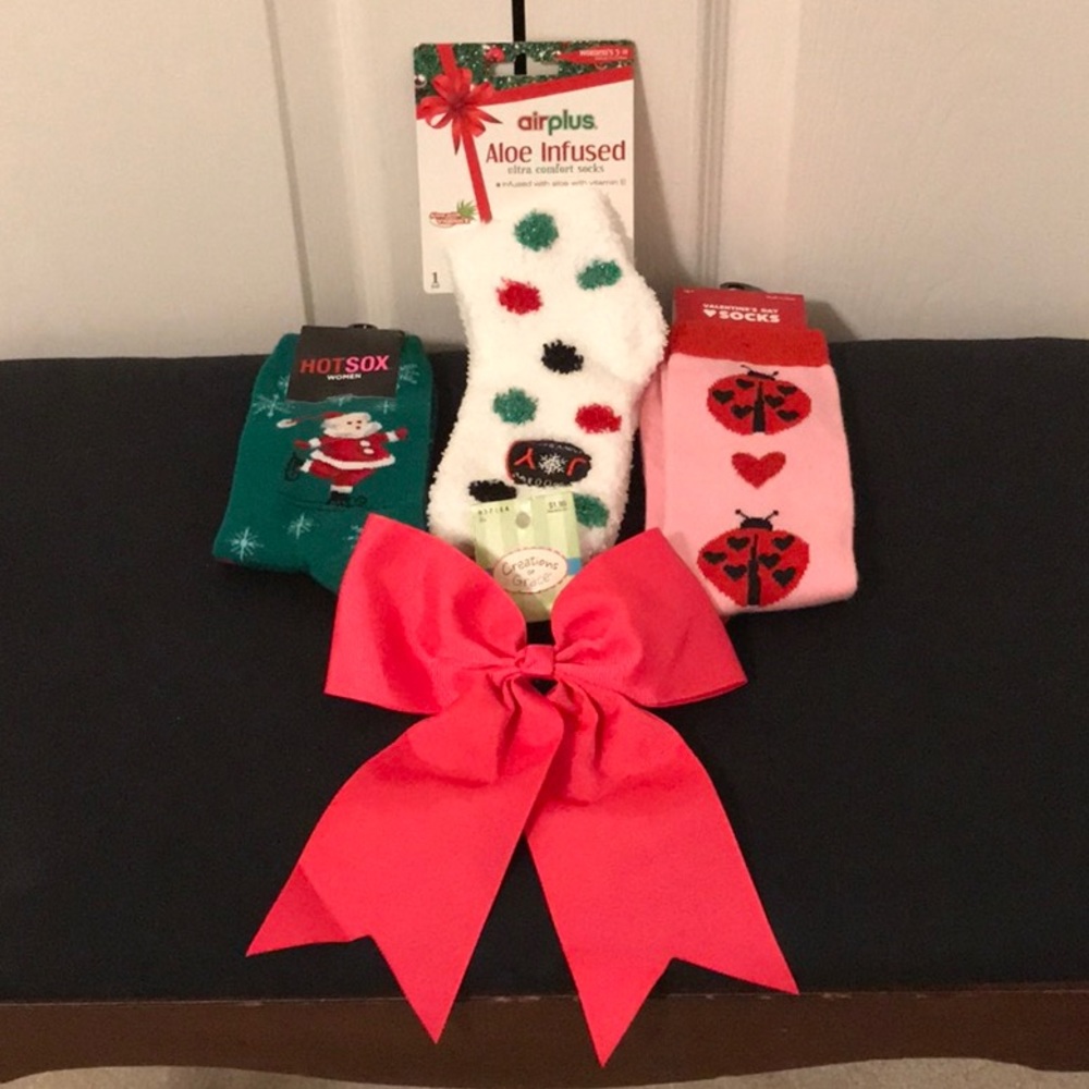 HOLIDAY CREW SOCKS (3 pair) & PONYTAIL BOW
